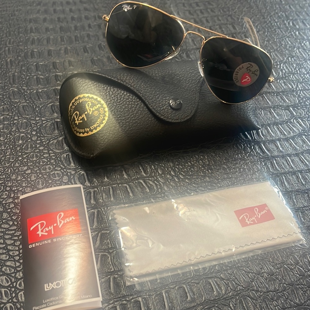 Ray Ban with Gold Frame Polarized Aviator Green Lenses  - RAY BAN 3025